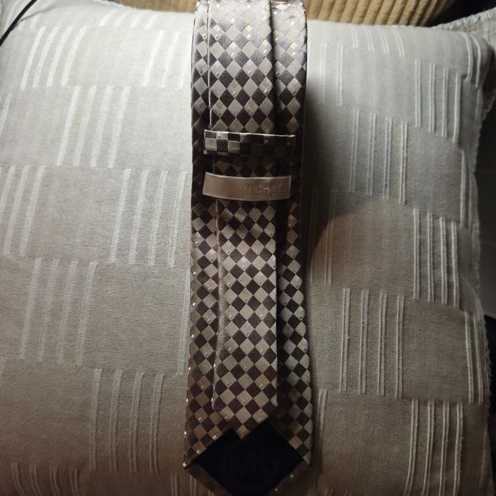 Michael Kors Men's Tie 100% Silk Geometric Pattern Brown‎ Gold Business Formal